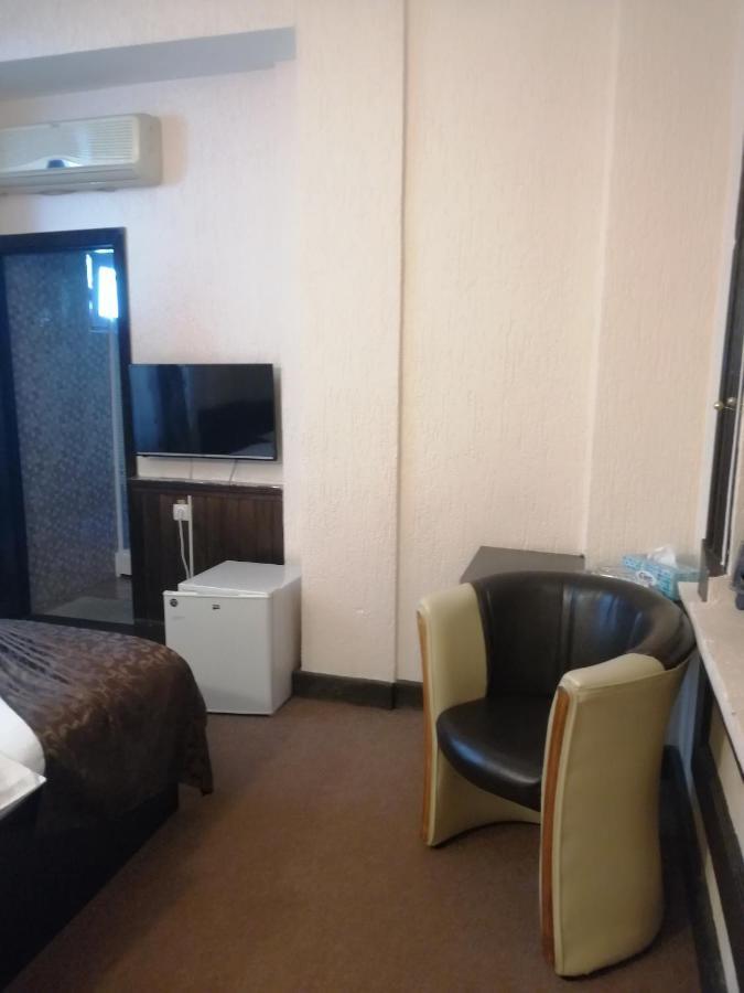 Casa Teilor Hotell Piteşti Eksteriør bilde