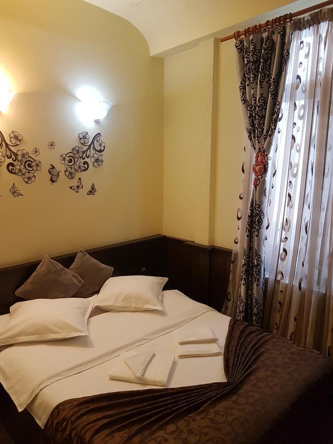 Casa Teilor Hotell Piteşti Eksteriør bilde