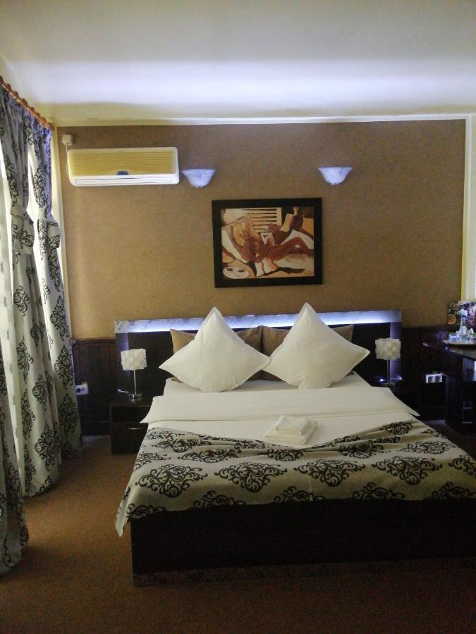 Casa Teilor Hotell Piteşti Eksteriør bilde